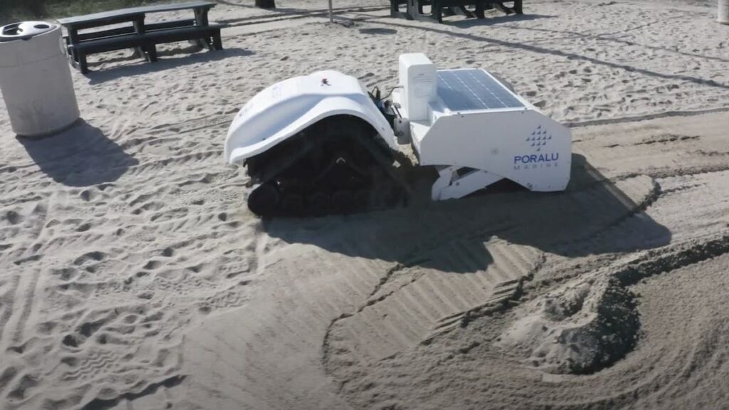 The robot cleans 32,000 square feet of beach per hour